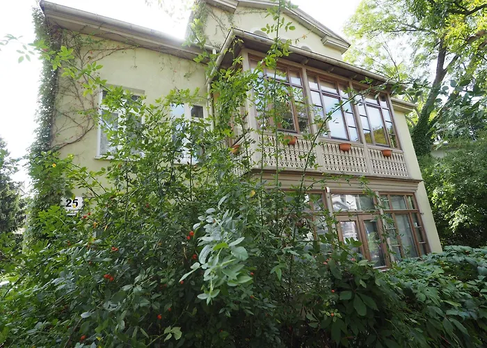 Yonekawa Apartments, Molo & Monte Cassino