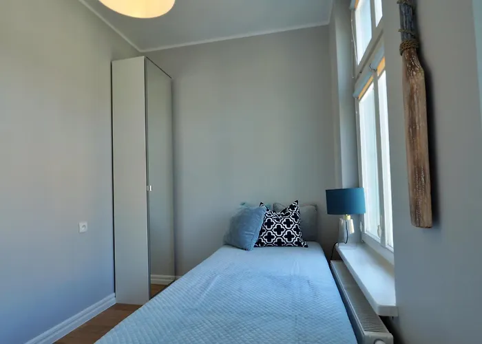 Yonekawa Apartments, Molo & Monte Cassino
